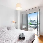 Modern With Spacious Terrace Lejlighed *